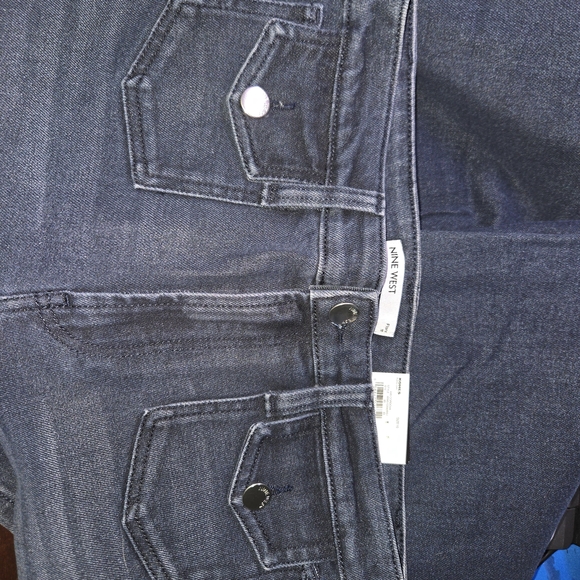 Nine West NEW High-Rise Flare Jeans in Dark Wash - Size 10 - Picture 8 of 9